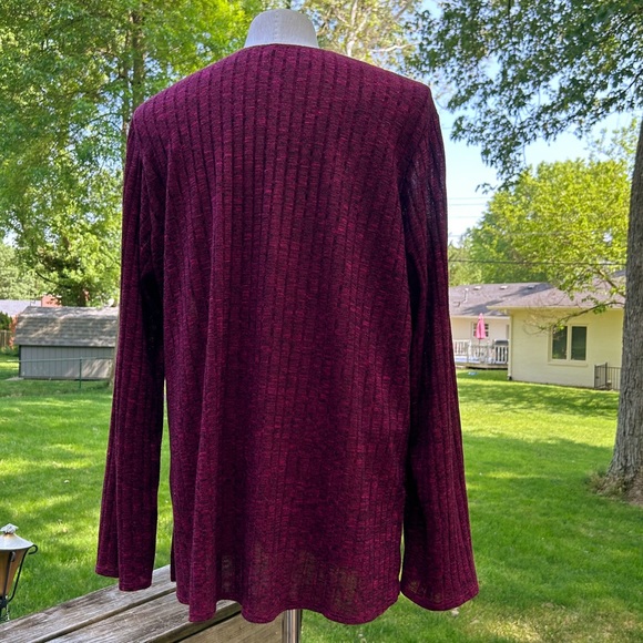 Chenault Womens Lightweight Vee Neck Sweater in
Berry/Black, Sz. XXL - Picture 7 of 14